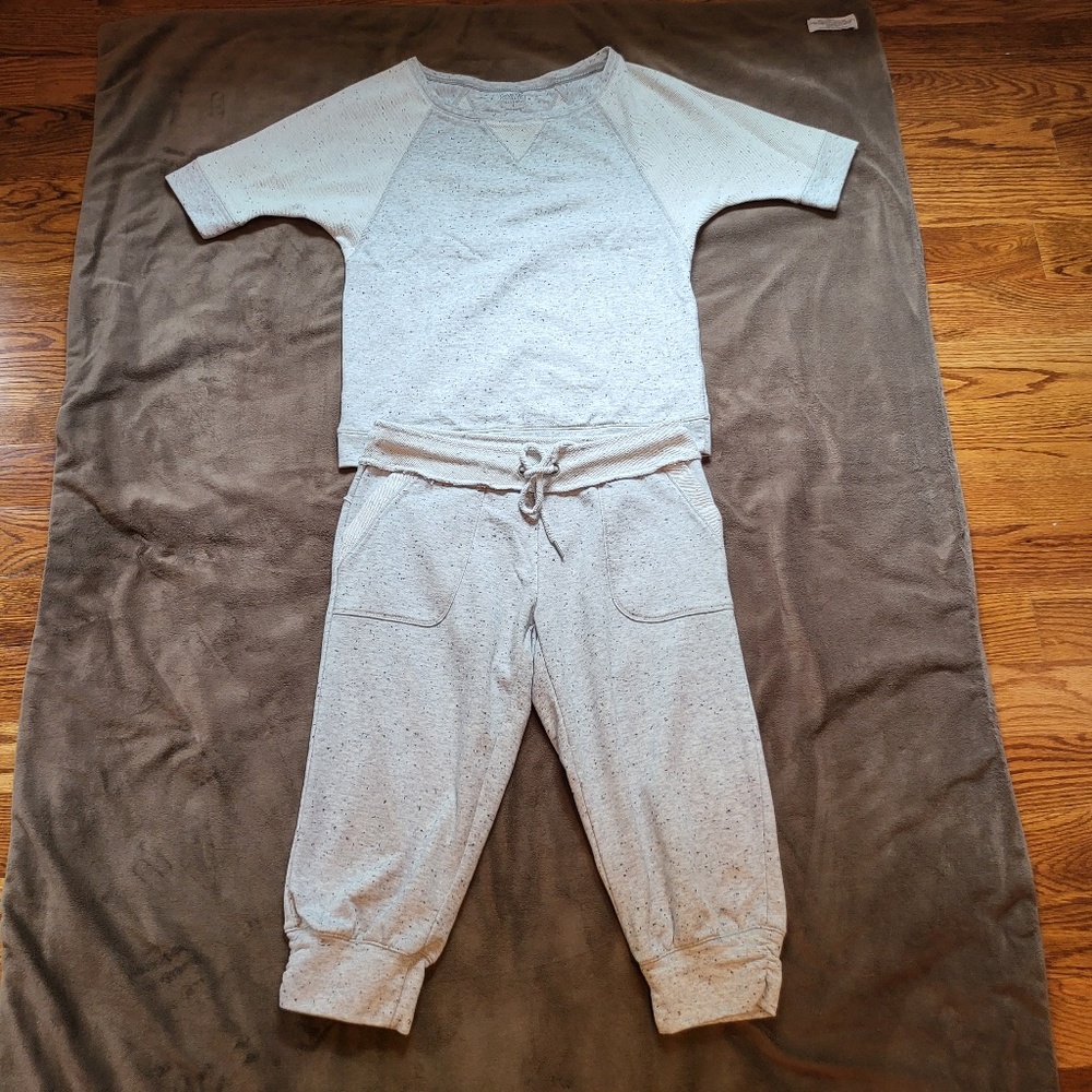 Calvin Klein Performance Capri Outfit Sweatpants and Sweatshirt Size Small Gray